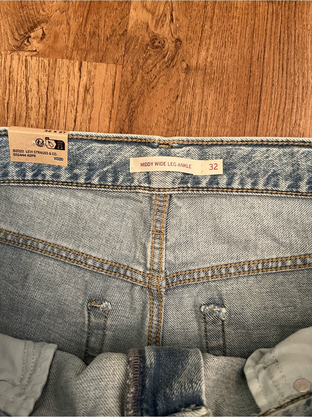 NWT Levi’s Middy Wide Leg Ankle Lightweight Jeans - Picture 7 of 13